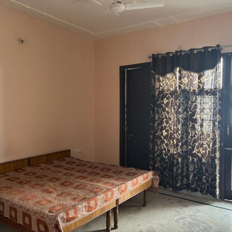 Bedroom, huda-staff-colony 2 Bedroom 160 Sq.Yd. Builder Floor In Durga Colony Gurgaon 9738612