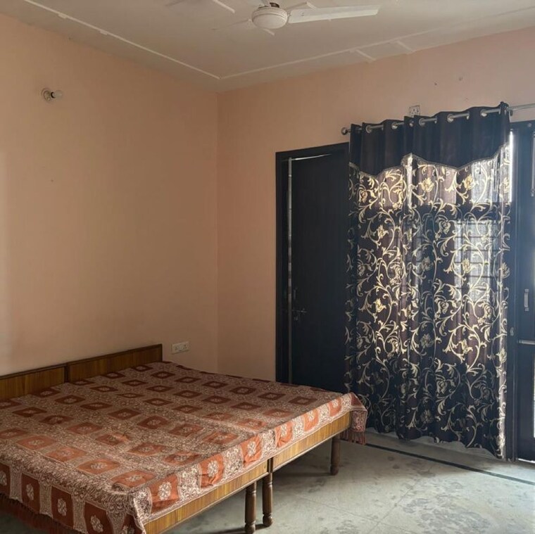 Bedroom, huda-staff-colony 2 Bedroom 160 Sq.Yd. Builder Floor In Durga Colony Gurgaon 9738612