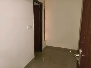 Room in 4 BHK Apartment at Supertech Ecociti, Sector 137 – for Rent