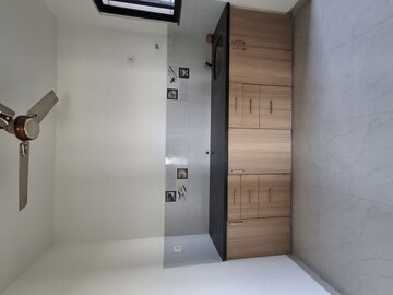 Room in 2 BHK Apartment at Chinchbhavan – for Rent