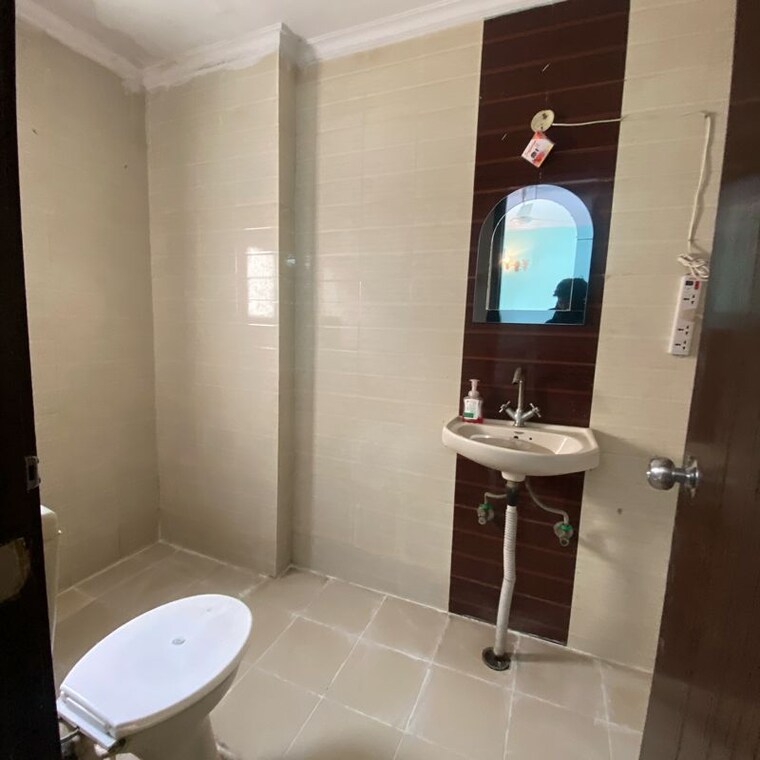 Bathroom, chattarpur 1 Bedroom 700 Sq.Ft. Builder Floor In Chattarpur Delhi 9738821