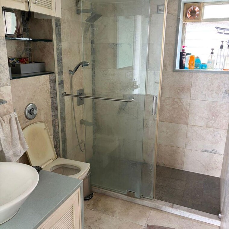 Bathroom, maker-tower 4 Bedroom 1960 Sq.Ft. Apartment In Cuffe Parade Mumbai 9738851