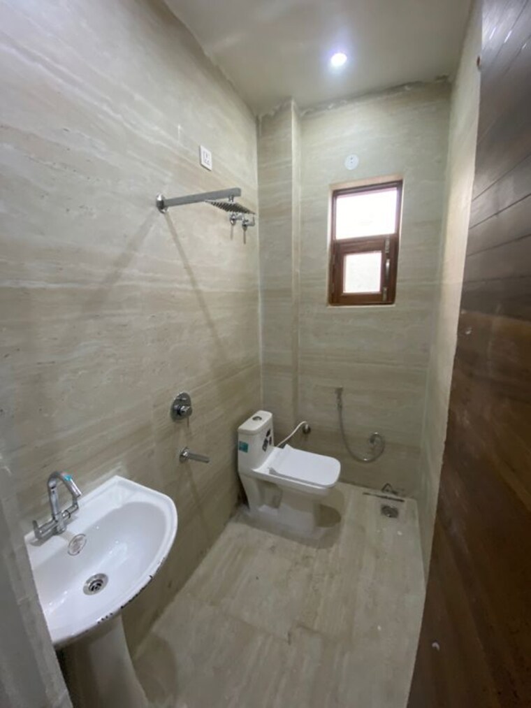 Bathroom, sainik colony 2 Bedroom 900 Sq.Ft. Independent House In Sainik Colony Faridabad 9738730