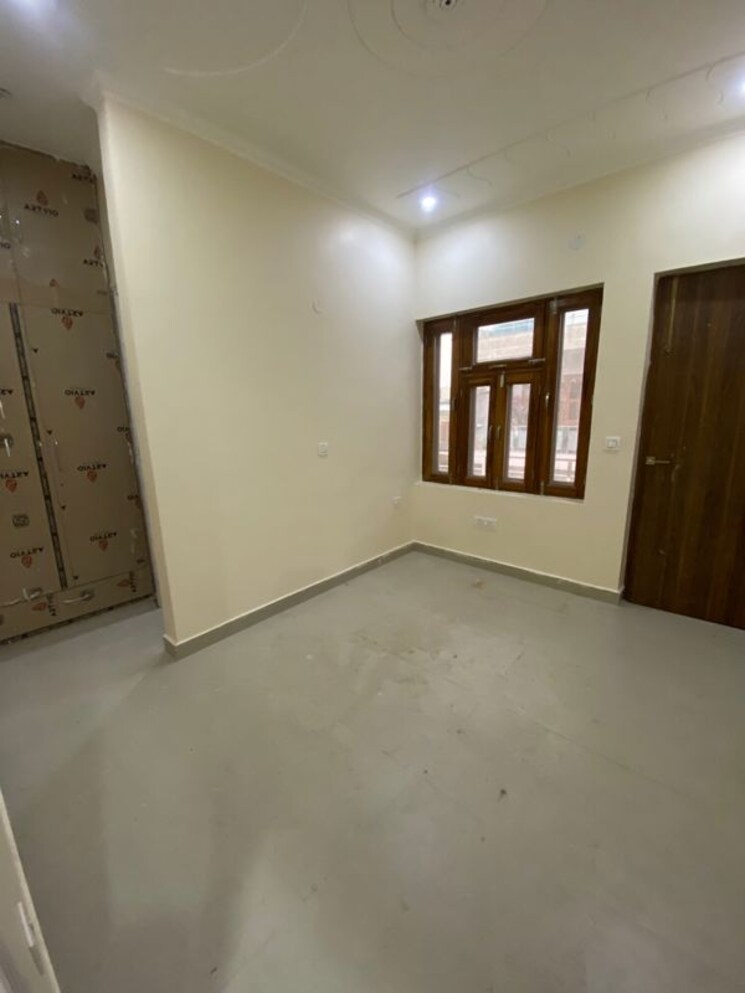 Room, sainik colony 2 Bedroom 900 Sq.Ft. Independent House In Sainik Colony Faridabad 9738730