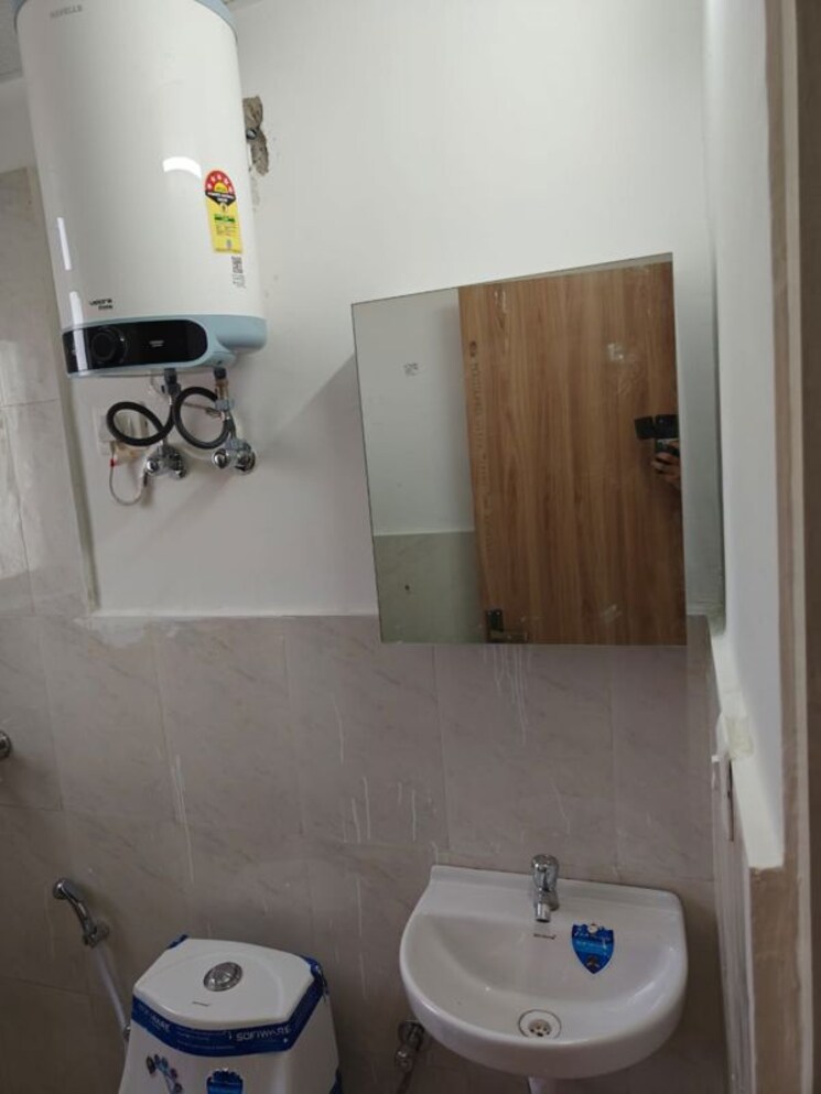 Bathroom, pyramid-altia 3 Bedroom 742 Sq.Ft. Apartment In Sector 70 Gurgaon 9739025