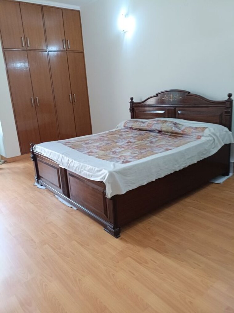 Bedroom, maharani bagh 5 Bedroom 506 Sq.Yd. Independent House In Maharani Bagh Delhi 9739060