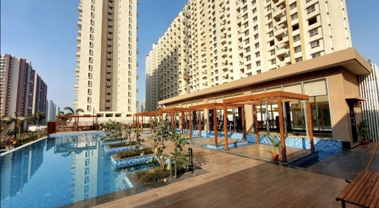 Swimming Pool, vtp-leonara 2 Bedroom 1000 Sq.Ft. Apartment In Mahalunge Pune 9738933