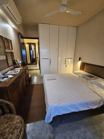 Bedroom in 3 BHK Apartment at Bandra West – for Rent