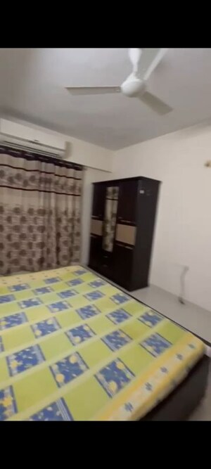 Room in 2 BHK Apartment at Sammet Platinum, Makarba – for Rent
