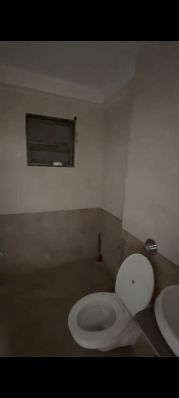 Furnished Amenities in 2 BHK Apartment at Sammet Platinum, Makarba – for Rent