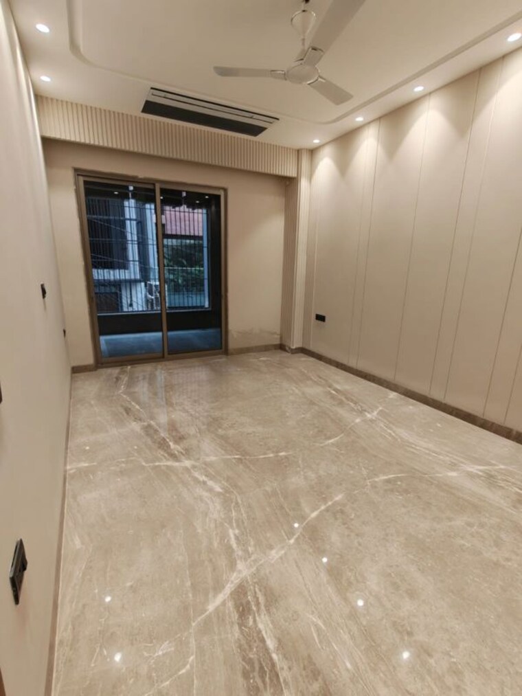 Room, greater kailash ii 4 Bedroom 2700 Sq.Ft. Builder Floor In Greater Kailash ii Delhi 9739263