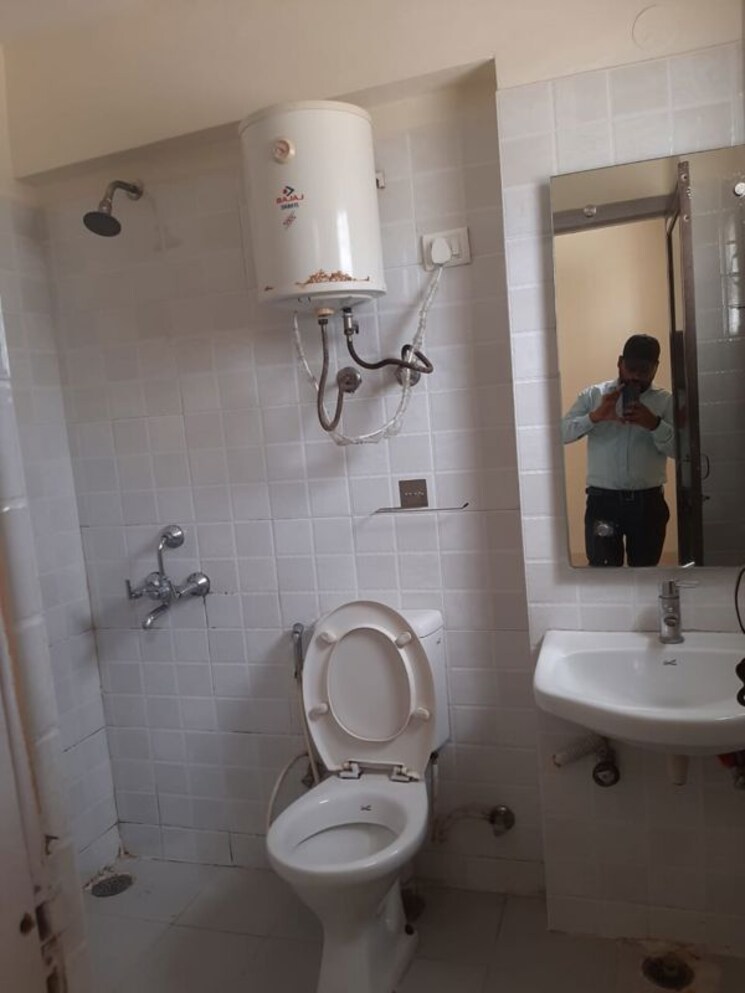 Bathroom, tulip-yellow 3 Bedroom 1704 Sq.Ft. Apartment In Sector 69 Gurgaon 9739325