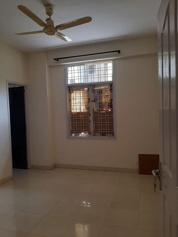 Room in 3 BHK Apartment at Tulip Yellow, Sector 69 – for Rent