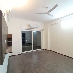 Room in 3 BHK Apartment at Tulip Yellow, Sector 69 – for Rent