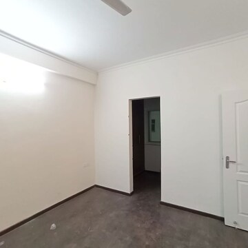 Room in 3 BHK Apartment at Tulip Yellow, Sector 69 – for Rent