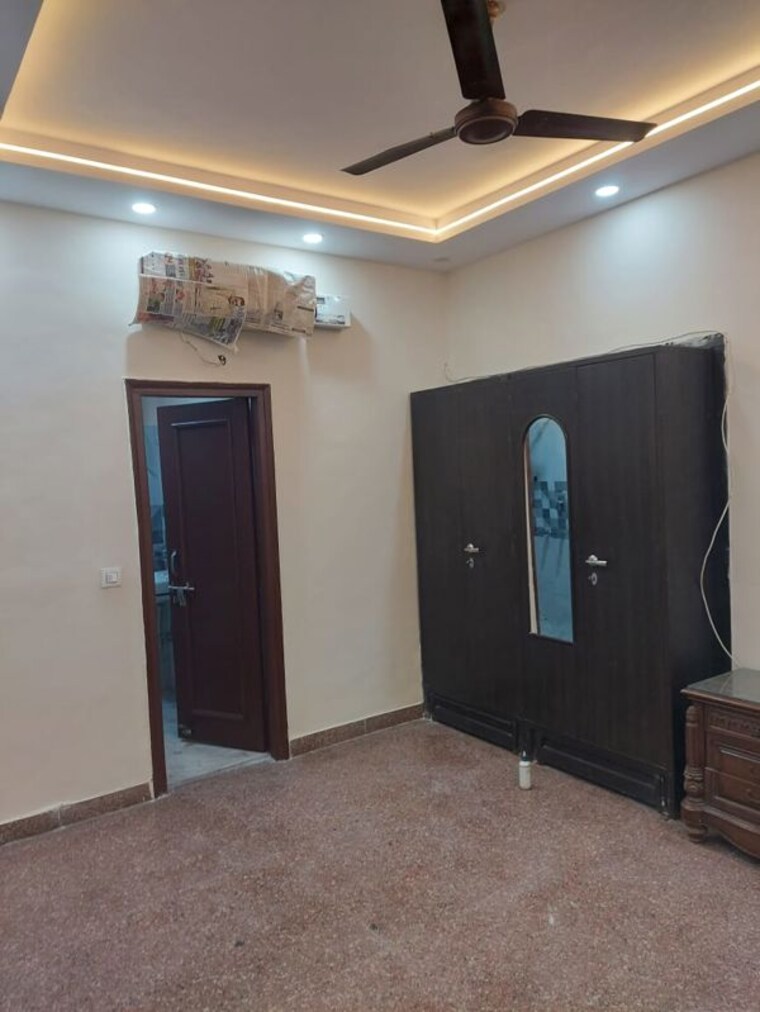 Room, asalatpur village 4 Bedroom 2712 Sq.Ft. Builder Floor In Asalatpur Village Delhi 9739341