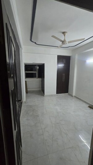 Building Lobby in 3.5 BHK Apartment at Gulmohar Garden, Sector 44 – for Rent