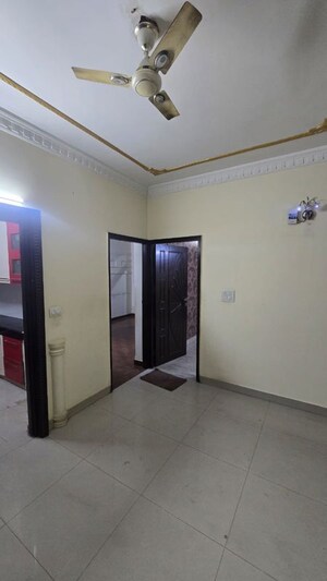 Room in 3.5 BHK Apartment at Gulmohar Garden, Sector 44 – for Rent