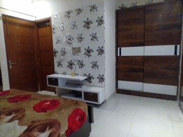 Furnished Amenities in 3 BHK Builder Floor at Hong Kong Bazaar, Sector 57 – for Rent