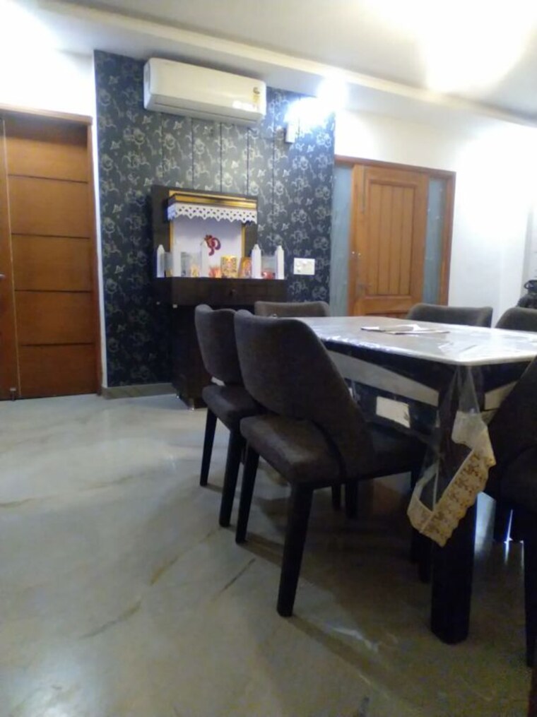 Master Bedroom, hong-kong-bazaar 3 Bedroom 1650 Sq.Ft. Builder Floor In Sector 57 Gurgaon 9739532