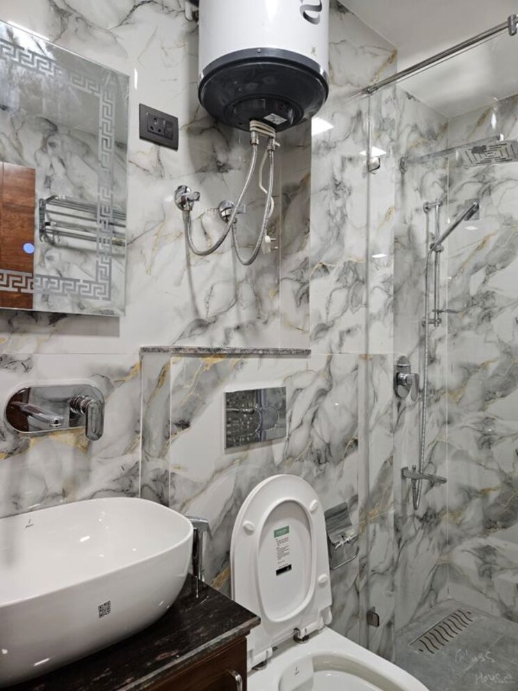 Master Bedroom, mahagun-mezzaria 3 Bedroom 2500 Sq.Ft. Apartment In Sector 78 Noida 9739624