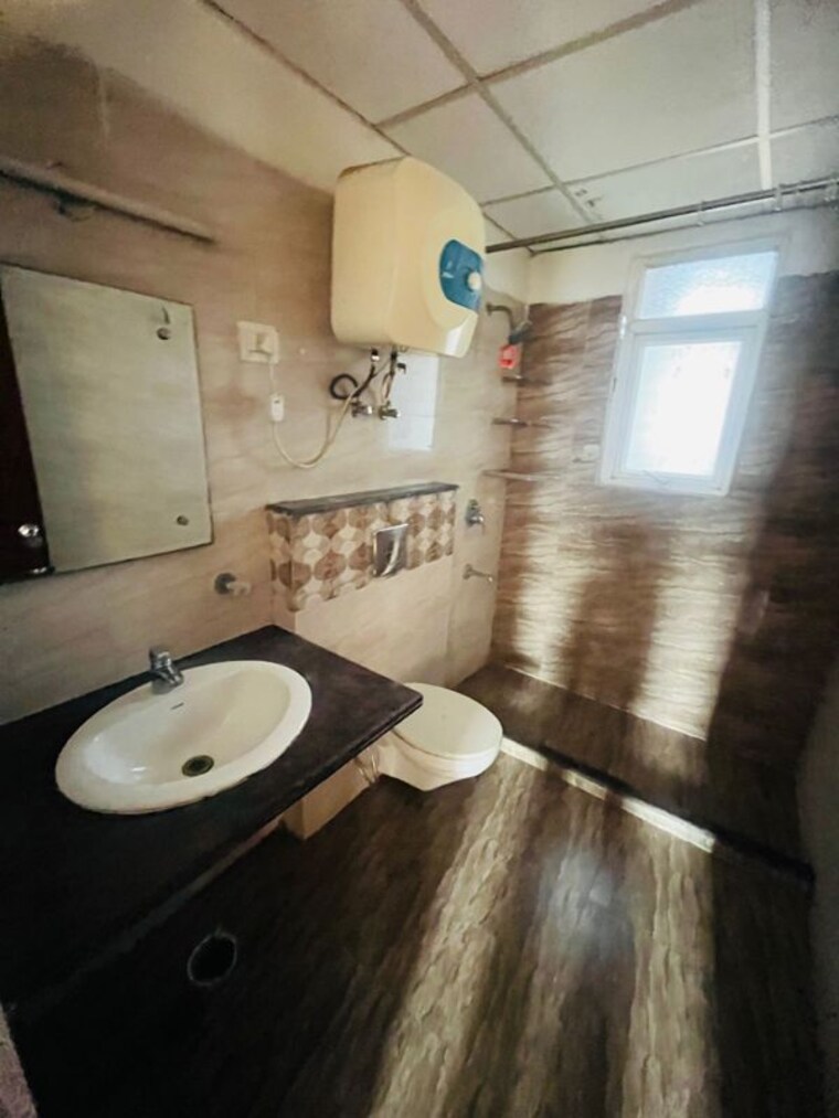 Bathroom, nk-sharma-savitry-greens 2 Bedroom 1130 Sq.Ft. Apartment In Lohgarh Zirakpur 9739544