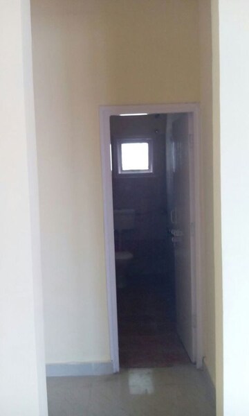 Room in 2 BHK Apartment at Greenwood Apartment, Gomti Nagar – for Rent