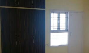 Room in 2 BHK Apartment at Greenwood Apartment, Gomti Nagar – for Rent
