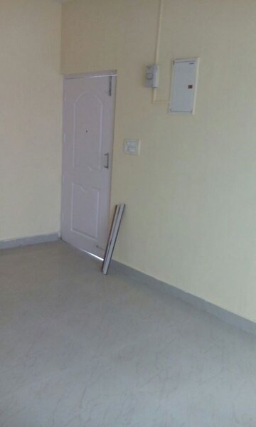 Room in 2 BHK Apartment at Greenwood Apartment, Gomti Nagar – for Rent