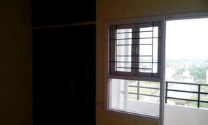 Room in 2 BHK Apartment at Greenwood Apartment, Gomti Nagar – for Rent