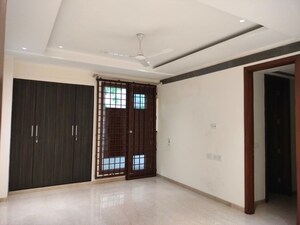 Room in 4 BHK Builder Floor at Vasant Vihar – for Rent