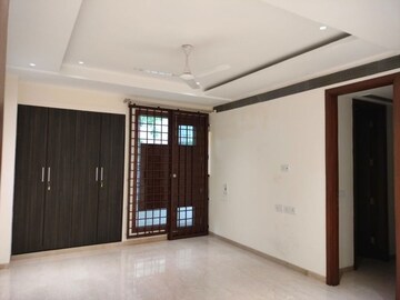 Room in 4 BHK Builder Floor at Vasant Vihar – for Rent