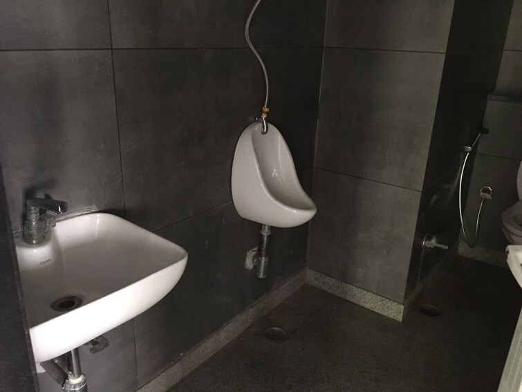 Bathroom, sector 63 Commercial Office Space 1700 Sq.Ft. In Sector 63 Noida 9739934