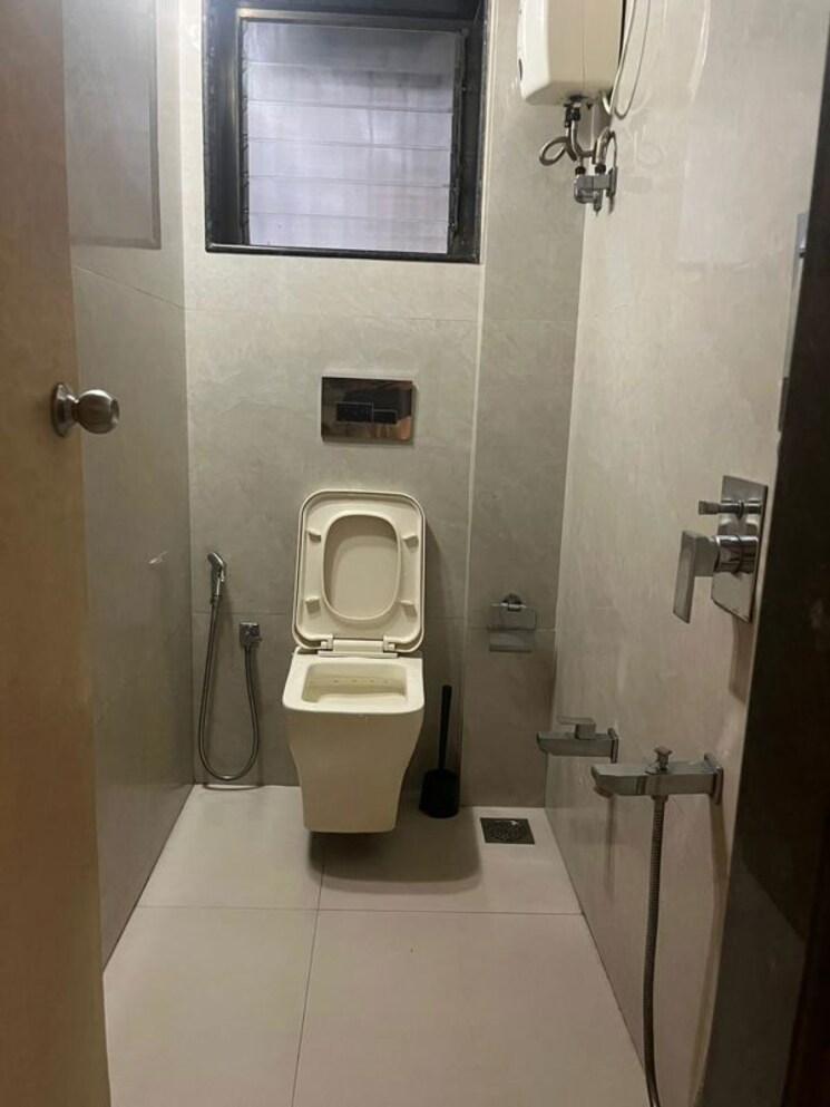 Bathroom, adarsh-nagar-society 1 Bedroom 450 Sq.Ft. Apartment In Worli Mumbai 9740028
