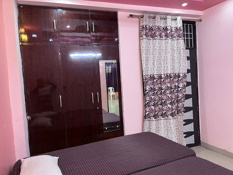 Bedroom, sector 22 1.5 Bedroom 800 Sq.Ft. Independent House In Sector 22 Noida 9740274