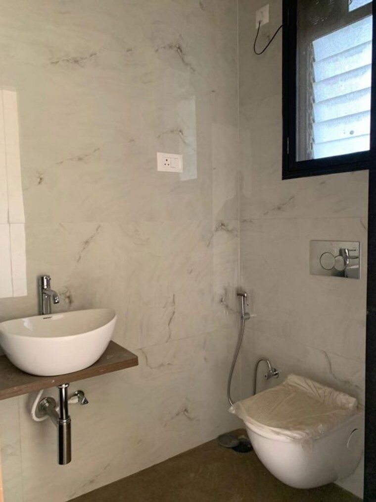 Bathroom, modi-spaces-ganges 2 Bedroom 630 Sq.Ft. Apartment In Borivali West Mumbai 9740275