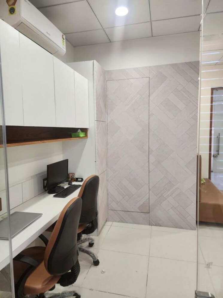 Team Area, sun-south-street Commercial Office Space 515 Sq.Ft. In Bopal Ahmedabad 9740287