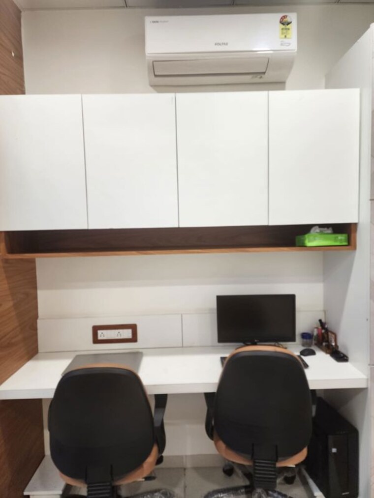 Team Area, sun-south-street Commercial Office Space 515 Sq.Ft. In Bopal Ahmedabad 9740287