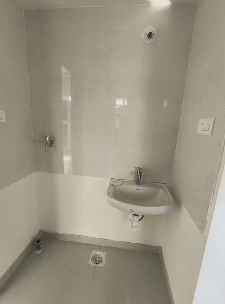 Bathroom, paranjape-trident-towers 1 Bedroom 650 Sq.Ft. Apartment In Wakad Pune 9740379