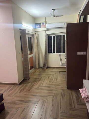 Room in 3.5 BHK Apartment at Mantri Greens, Seshadripuram – for Sale