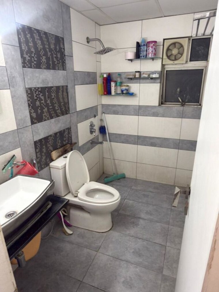 Bathroom, mantri-greens 3.5 Bedroom 2500 Sq.Ft. Apartment In Seshadripuram Bangalore 9606043