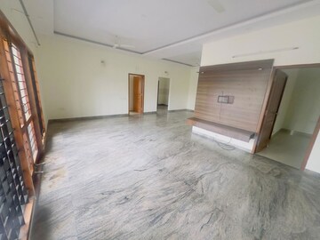 Room in 3 BHK Apartment at Sreenidhi Apartment Richmond Town, Richmond Town – for Rent