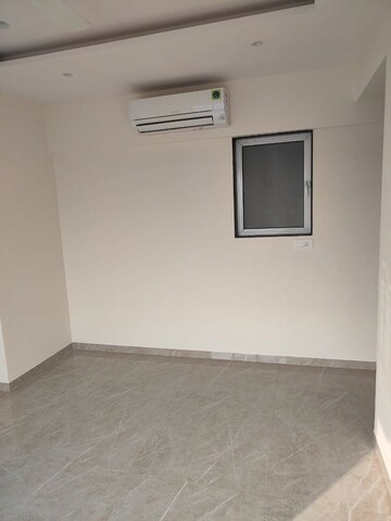 Bedroom in 2 BHK Apartment at Thapar Suburbia, Chembur – for Rent