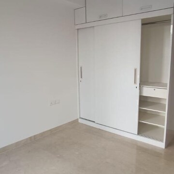 Room in 4 BHK Apartment at Lodha The Park, Century Mills – for Rent