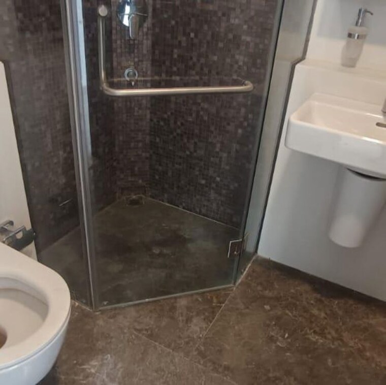 Bathroom, lodha-the-park 4 Bedroom 1471 Sq.Ft. Apartment In Century Mills Mumbai 9740925