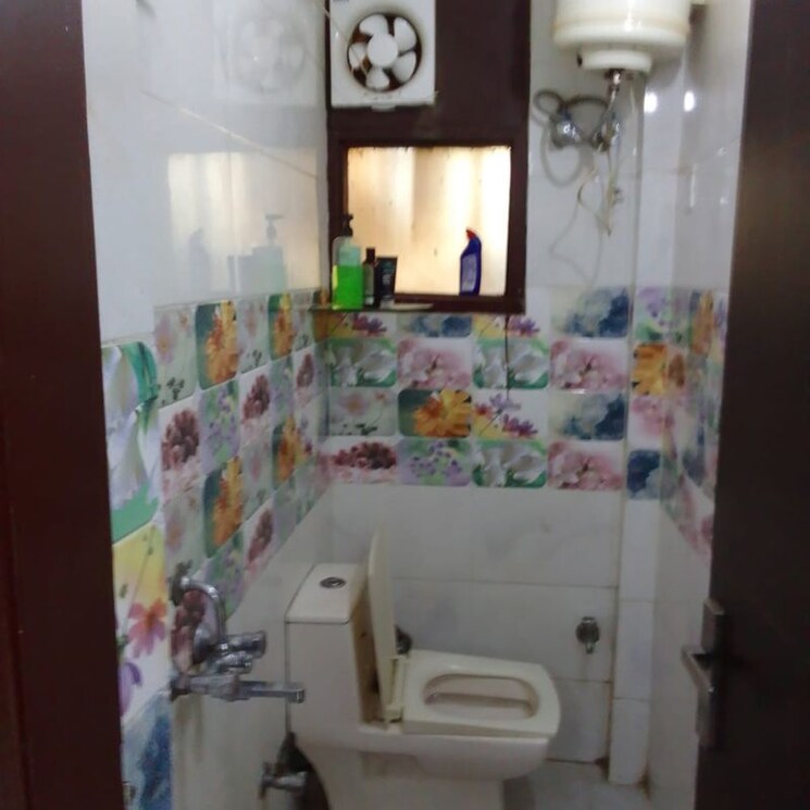 Bathroom, rwa-residential-society 1 Bedroom 100 Sq.Ft. Builder Floor In Mohyal Colony Gurgaon 9741076