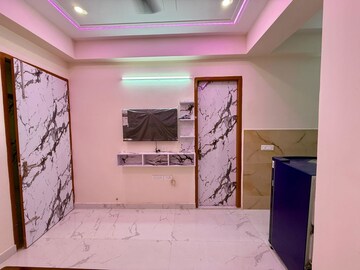 Furnished Amenities in 1 BHK Builder Floor at Raheja Mall, Sector 47 – for Rent