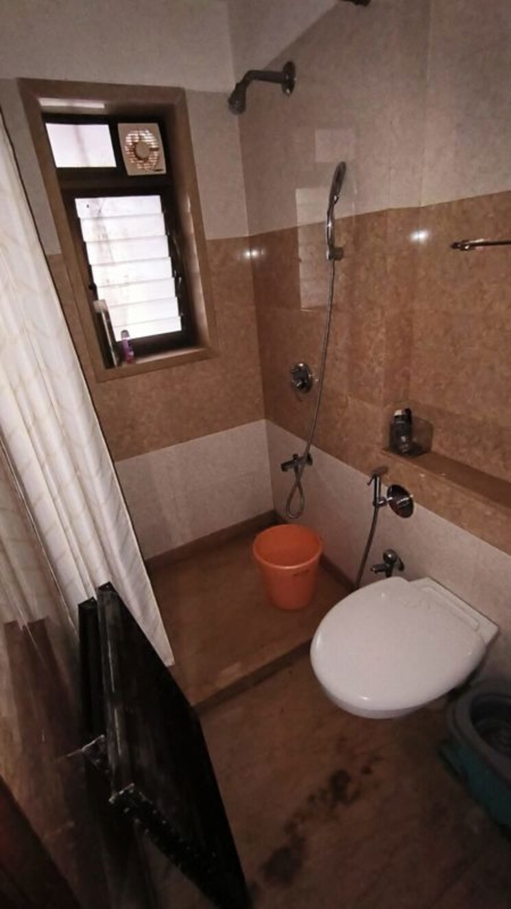 Bathroom, ekta-park-vista 3 Bedroom 1050 Sq.Ft. Apartment In Khar West Mumbai 9741321