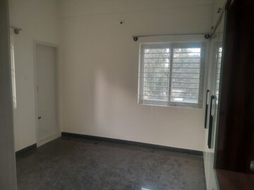 Room in 2 BHK Builder Floor at Nri Layout – for Rent