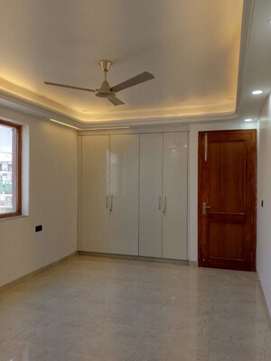 Room in 3 BHK Apartment at Oasis Apartments, Sector 55 – for Rent